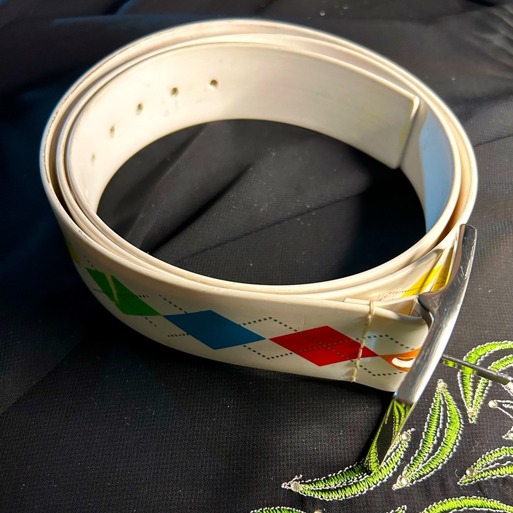 Unbranded White Pleather Scene Belt, some light damage on front and back.
